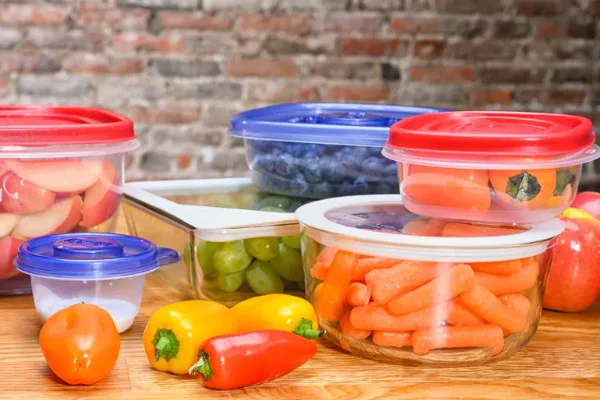 Plastic food storage containers