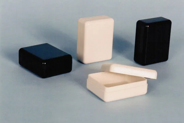 Vacuum Forming vs. Injection Molding: How to Choose the Right Process for Your Parts